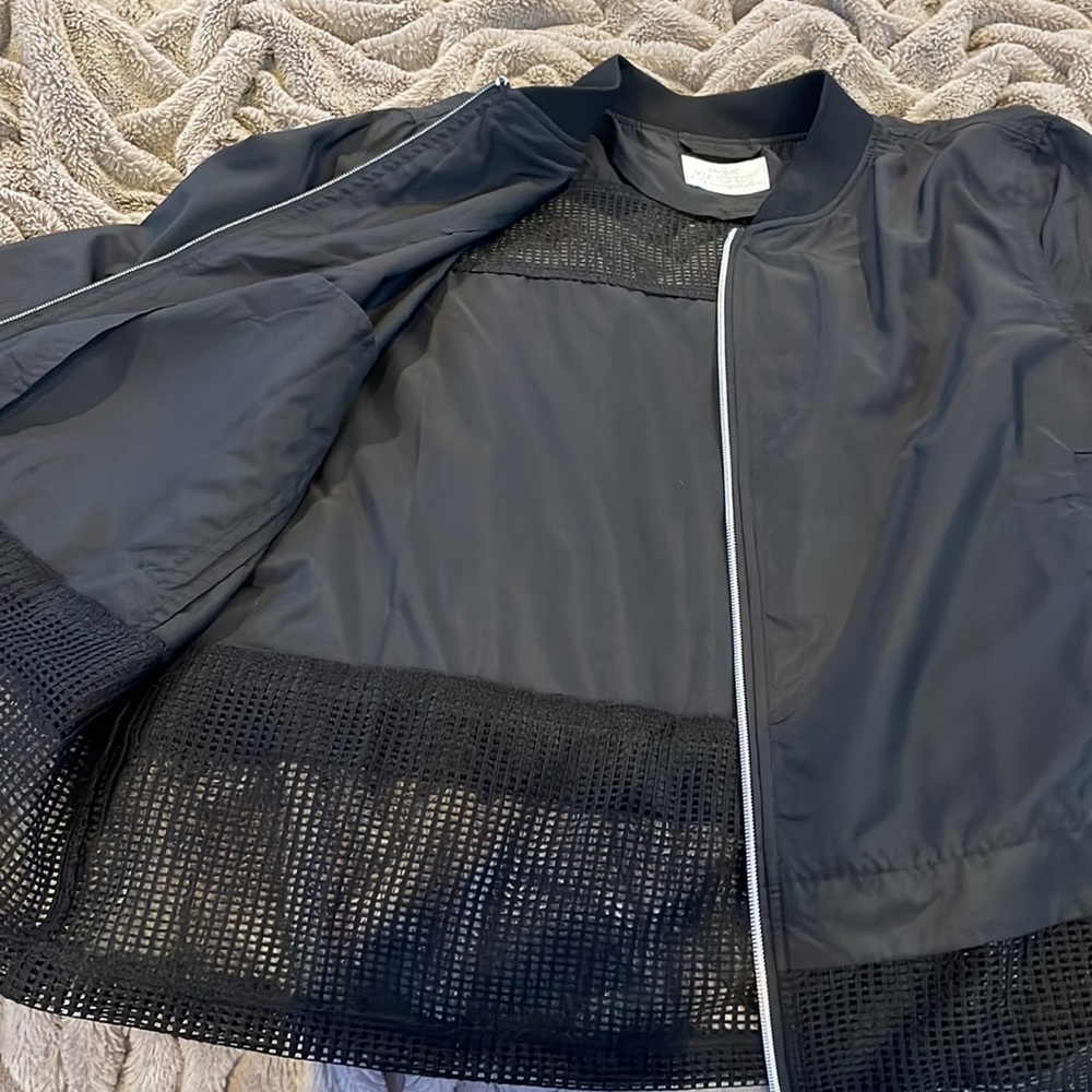 Wind breaker - Picture 2 of 6